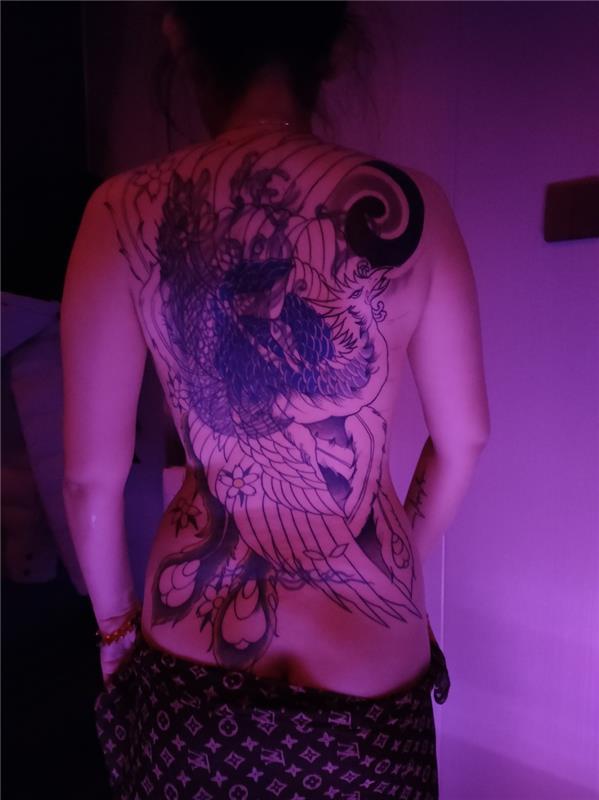 西青纹身妹..