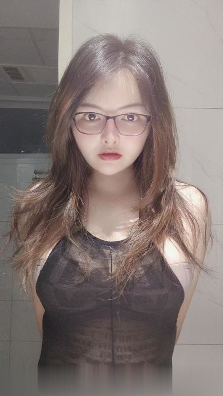 个人大胸花花