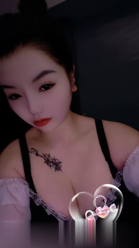 雪白大奶少妇