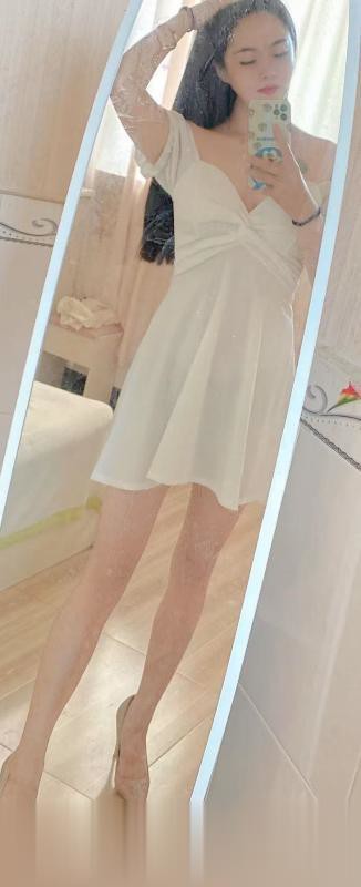 钟楼长腿美女