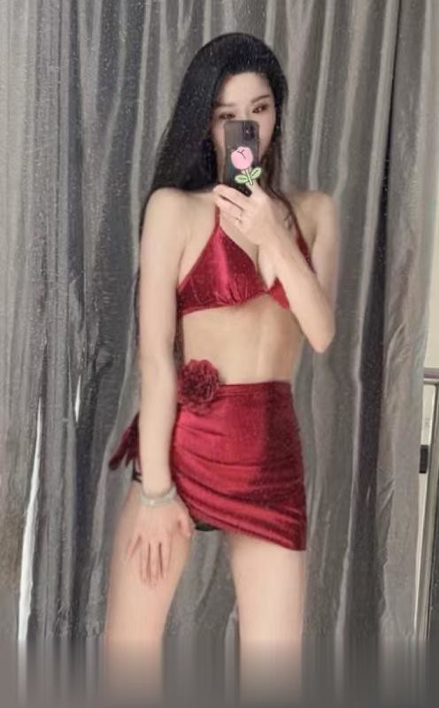骨感长腿少妇