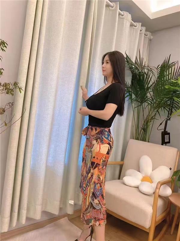 天然美乳御姐