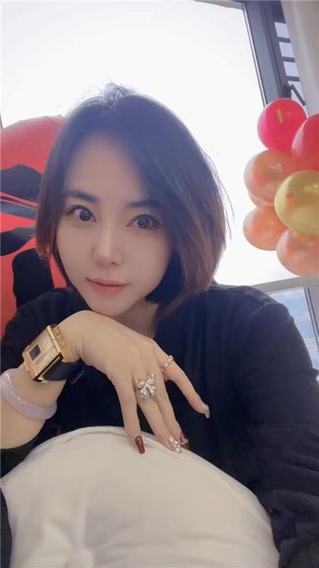 短发淫荡少妇
