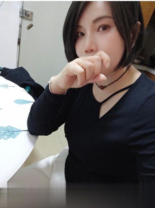 晓港山山..