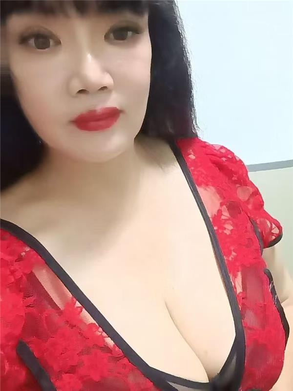 很猛的大奶熟女
