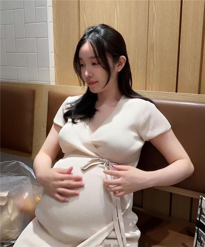 重庆成都转孕珠 稀缺Sm00后三点粉女仆 跪式陪玩 双飞可外出艺考舞蹈系 服务控天花板 