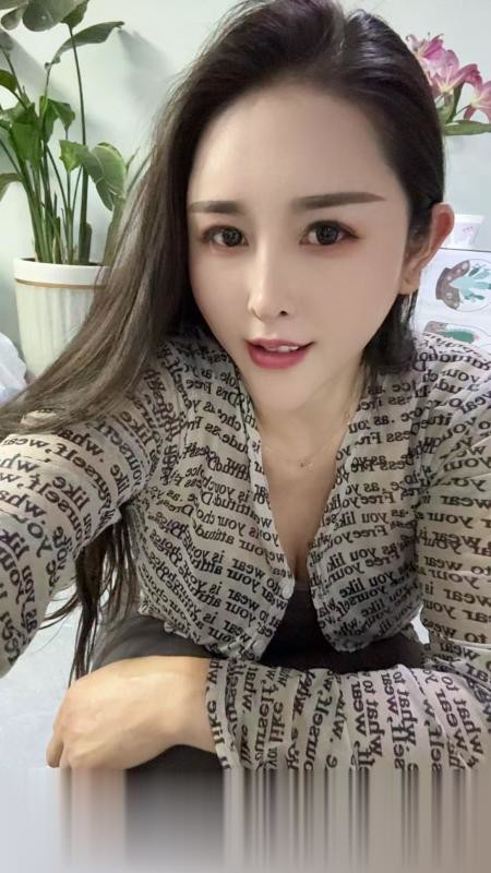 巨乳骚货..
