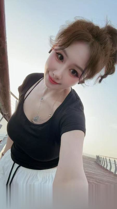 肤白胸大骚妇