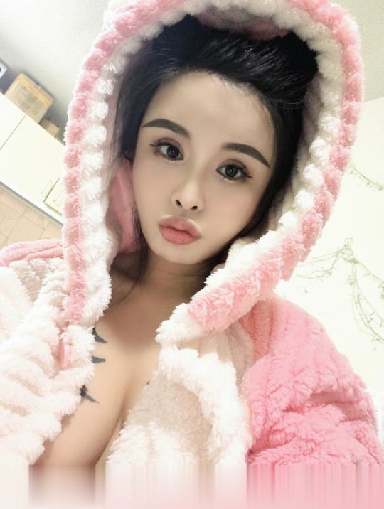 江宁娇小美女