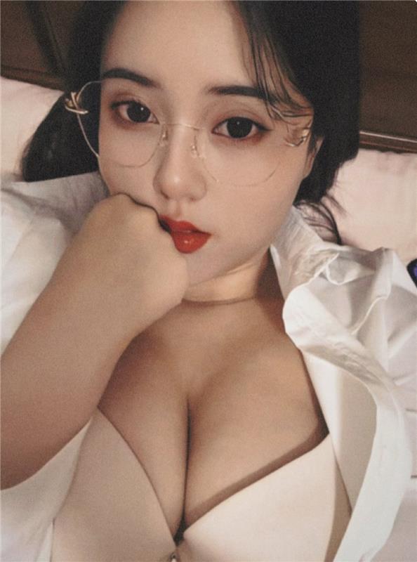河东巨乳嫩妹