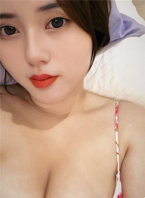 河东巨乳嫩妹