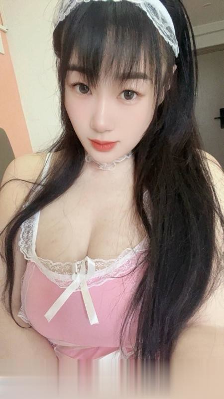 白嫩骚小姐姐