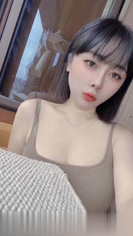 短发御姐艾琳