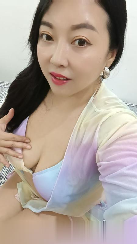 白云美臀熟妇