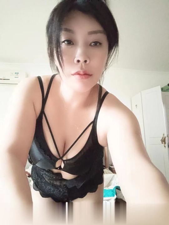 反差大奶御姐