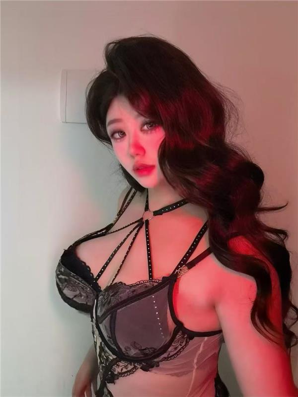 新吴大奶小美