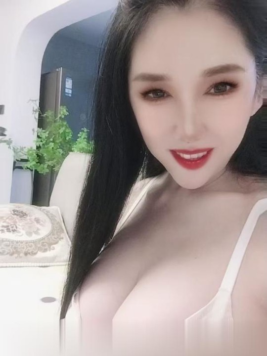 大胸依依姐.