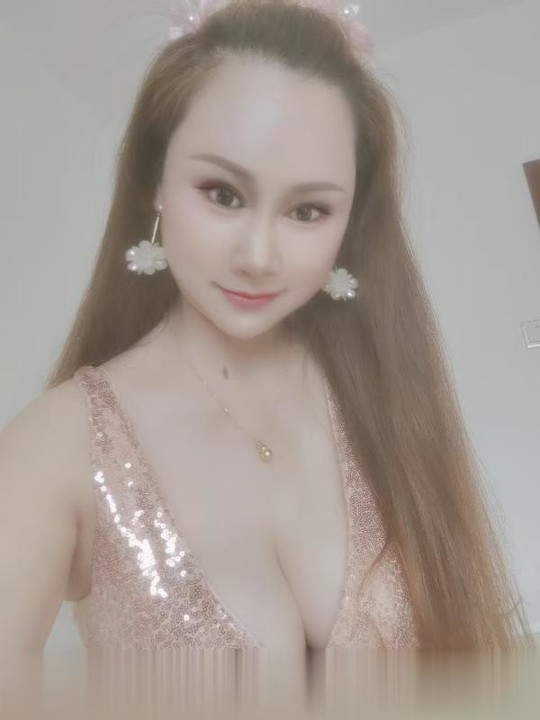 骚气E奶小姐姐