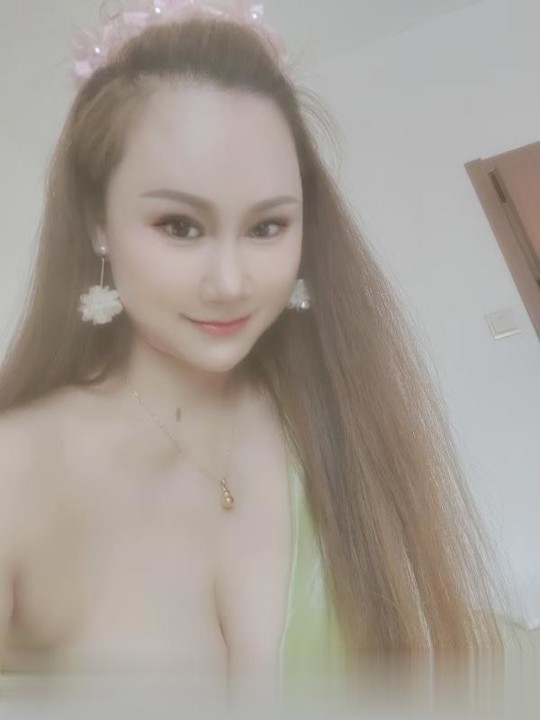 骚气E奶小姐姐
