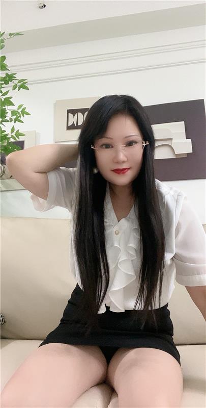 眼镜知性御姐