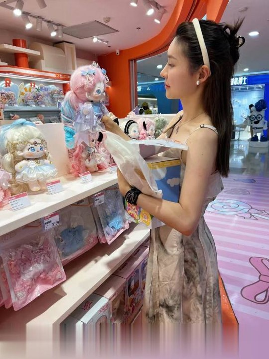 建业嫩妹莎莎