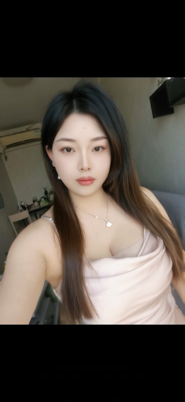 大胸小美女.