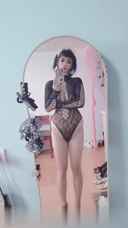 大长腿大胸妹