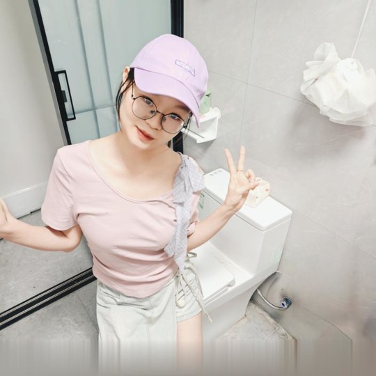 白嫩温柔小妹