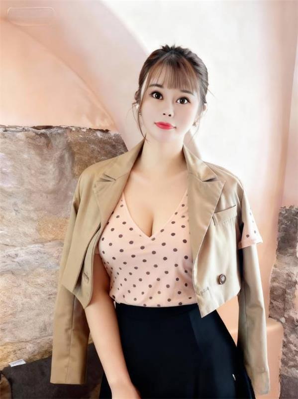 绿园美胸安娜