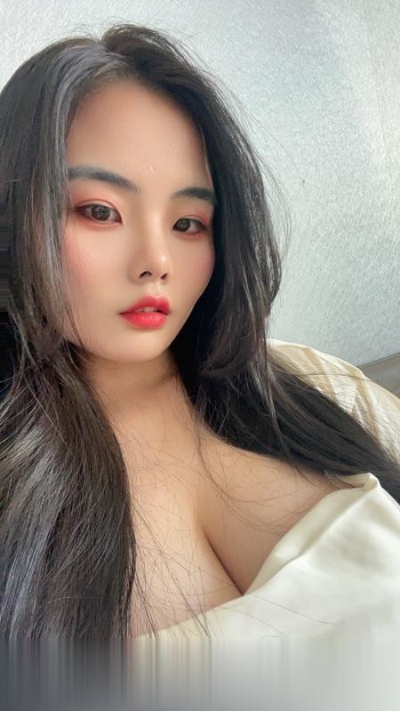 超胸的小七.