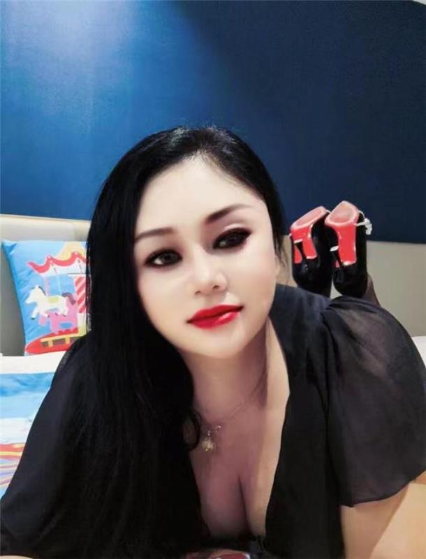 丰韵身姿熟妇