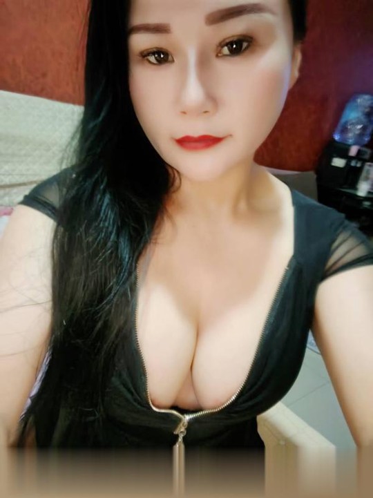 大奶泻火骚妇