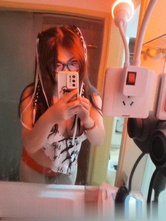 大奶黑丝妹子