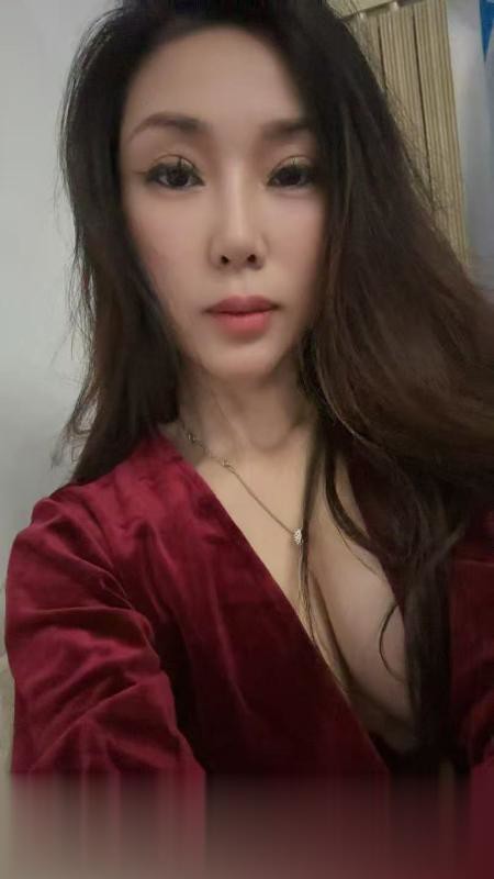 南开妩媚女人
