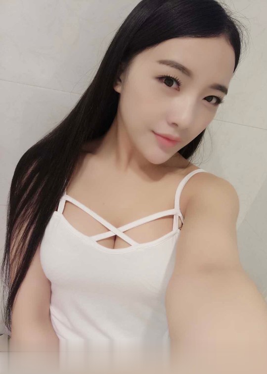 苗条身姿御姐