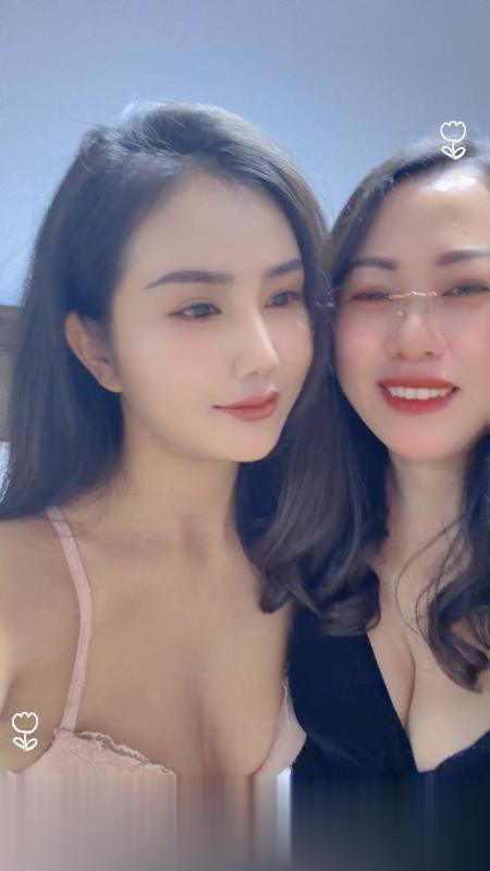 建邺母女双飞