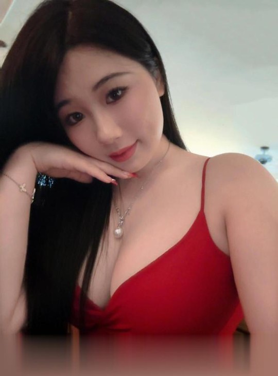大胸蕾丝少妇
