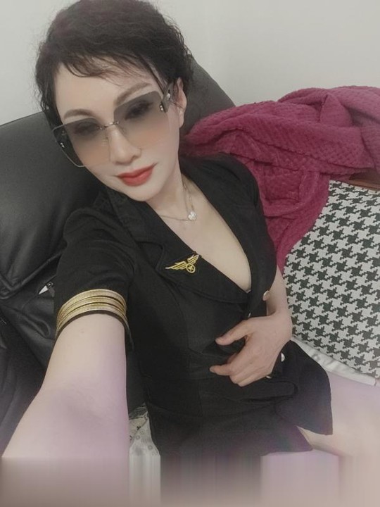 黑丝大姐姐.