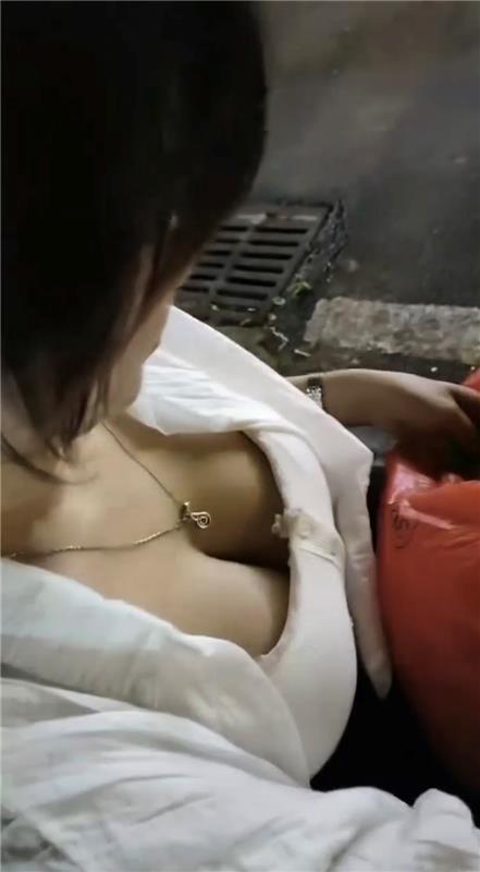 卖槟榔的少妇