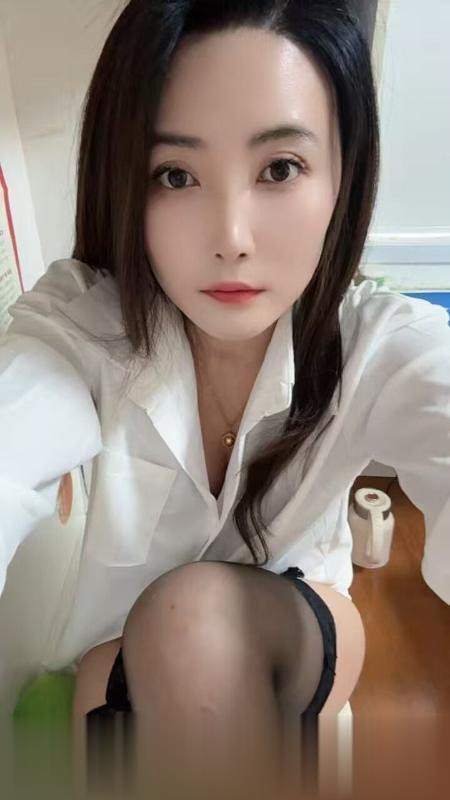 苗条人妻欢欢