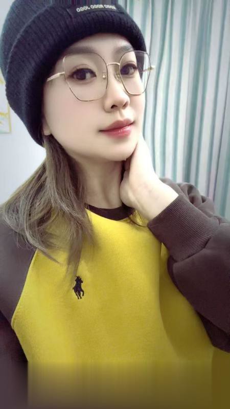 巨骚眼镜姐.