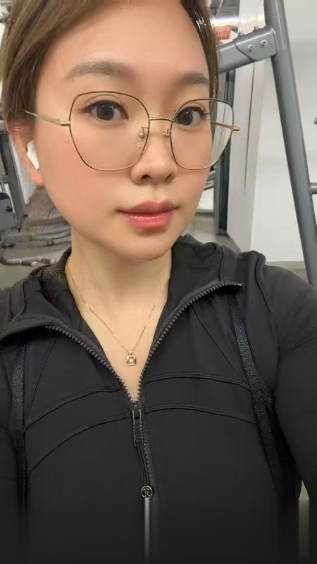 巨骚眼镜姐.