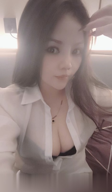 大胸美少妇.
