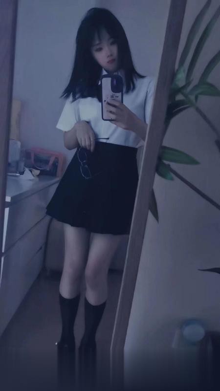 眼镜妹萌萌.