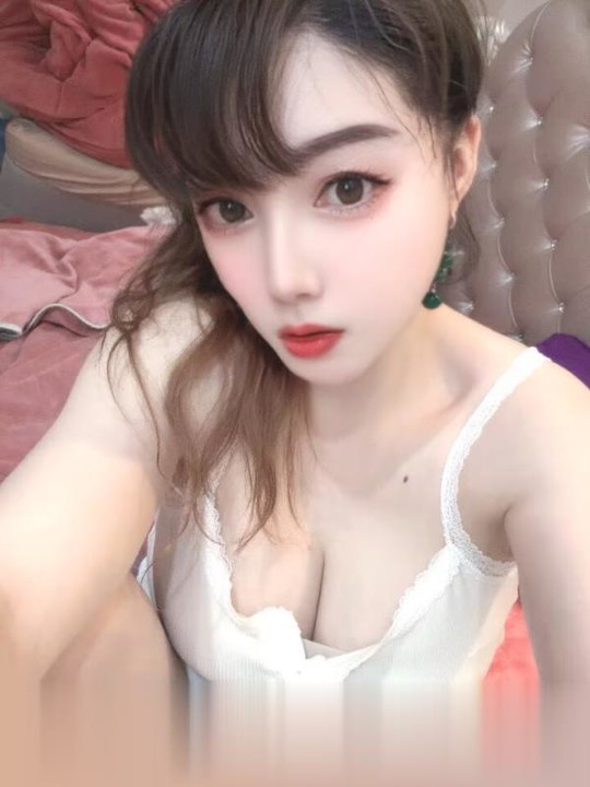 大奶欲女等待