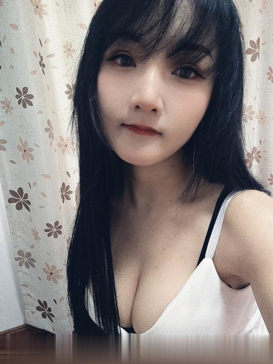 大奶子柒柒.