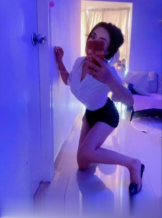 肤白长腿依依