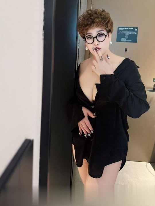 高挑气质御姐