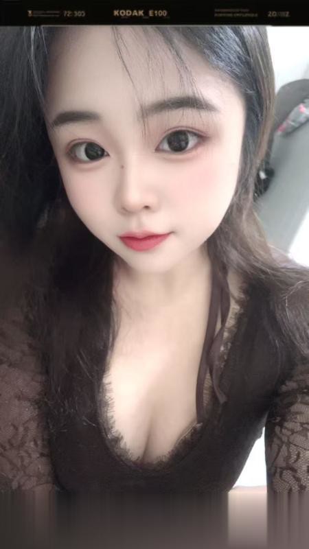 天桥大胸妹.