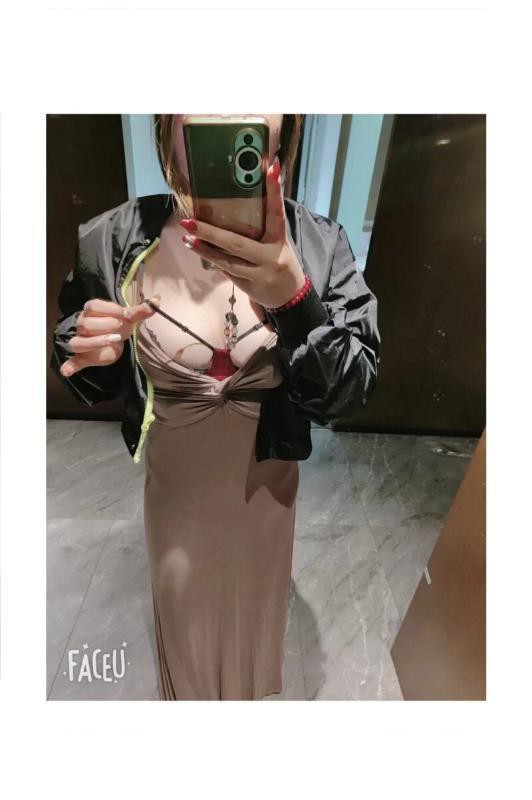 翘臀胸大美女